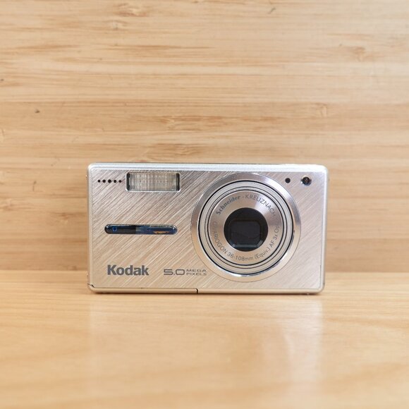 Kodak EasyShare V530 / 5MP Stylish Digital Camera / Compact / Tested & Working - Picture 3 of 12